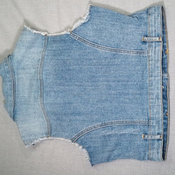 Guess Denim Jean Vest, 2 pockets, Button Front, Triangle Red Patch, Size Med - Picture 2 of 7